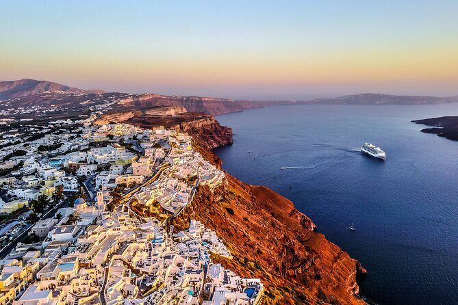 Private Oia Panoramic Scenes: Embrace the most picturesque village of Santorini! - The guides: professional, photo-minded, and good at crowd navigation