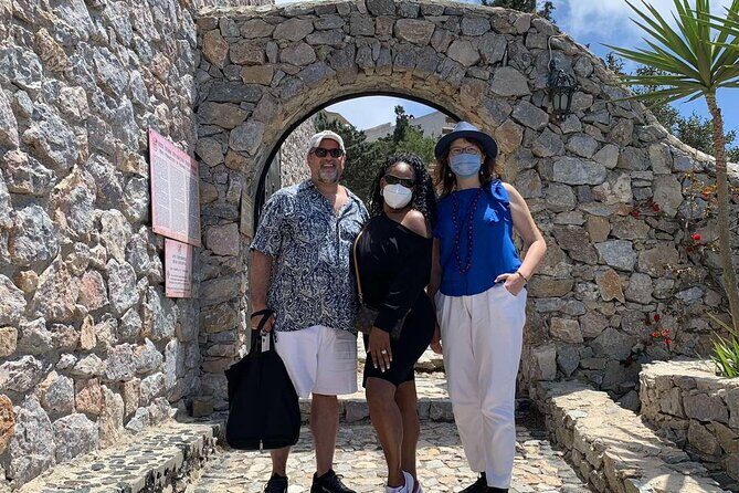 Private Santorini Half Day Highlights 4-Hour Tour & Native Driver - Oia first: where the famous village actually works in a half day