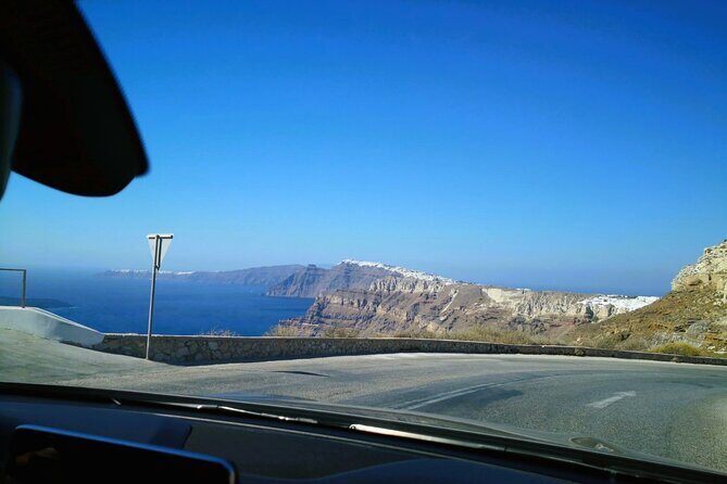 Private Santorini Highlights Tour with Easy and Flat Walks - Stop 1: Oia’s White-Washed Streets and the Time to Breathe
