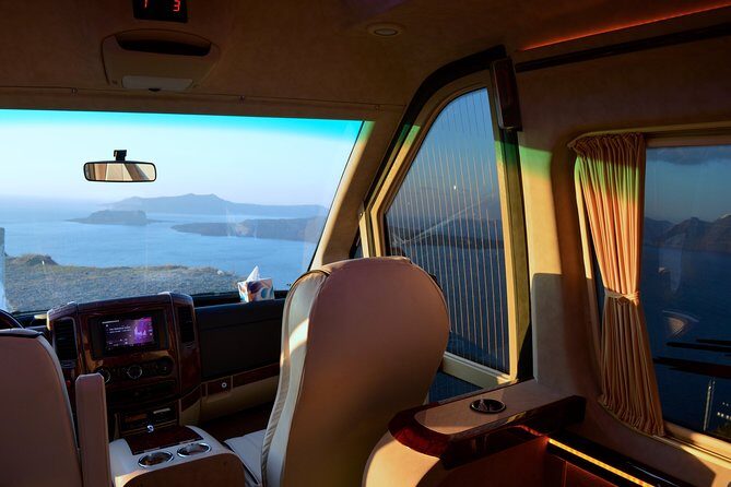 Private Transfer , from or to Santorini Airport / Port / Hotel - The ride window: 10–30 minutes and what to expect once inside