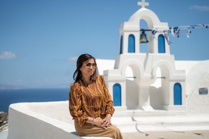 Private Walking Tour in Santorini with Personal Photographer - Bobby’s approach: professional, friendly, and photo-savvy