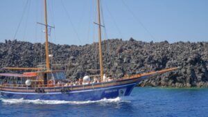 Santorini 2-Day Combo: Volcano Boat Cruise & Island Bus Tour - What Thirassia free time feels like between volcano stops