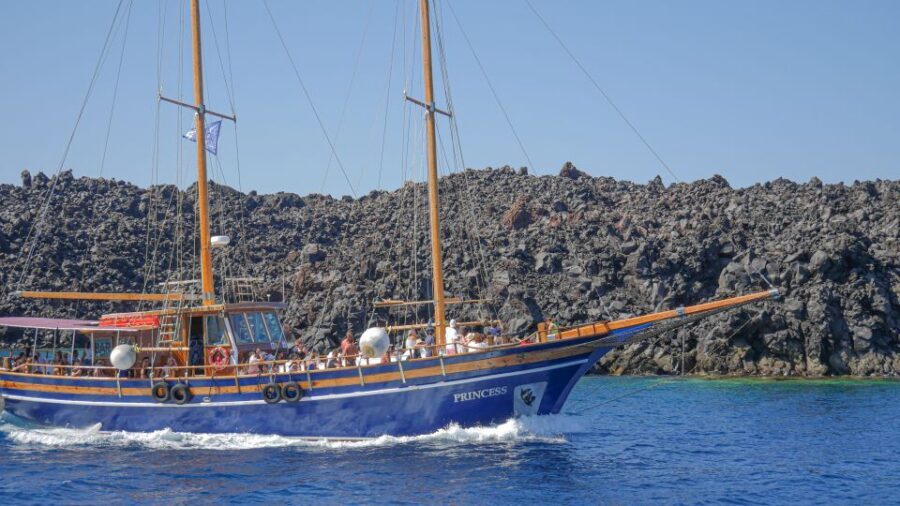 Santorini 2-Day Combo: Volcano Boat Cruise & Island Bus Tour - What Thirassia free time feels like between volcano stops