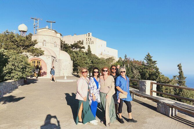 Santorini 4 hours Private Tour : Visit all the hotspots - Akrotiri Lighthouse: that sea-side sky feeling (15 minutes)