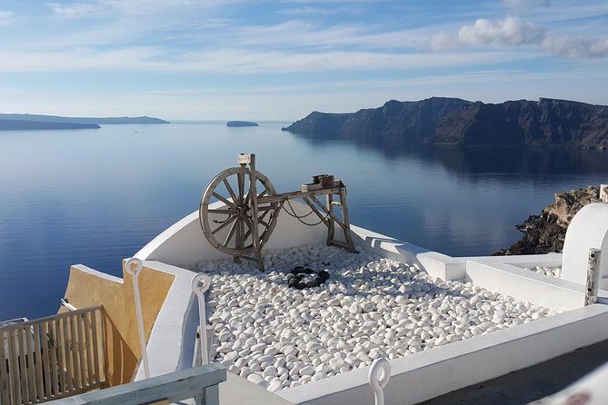 Santorini: 4hr Small Group Shore Excursion with Minimum Walking - Air-conditioned vehicle and short admission-free stops