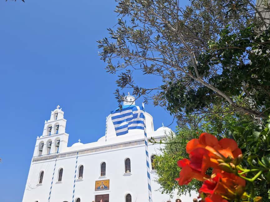 Santorini: 6-Hour Private Sightseeing Tour - Oia: one guided hour in Santorini’s most famous village