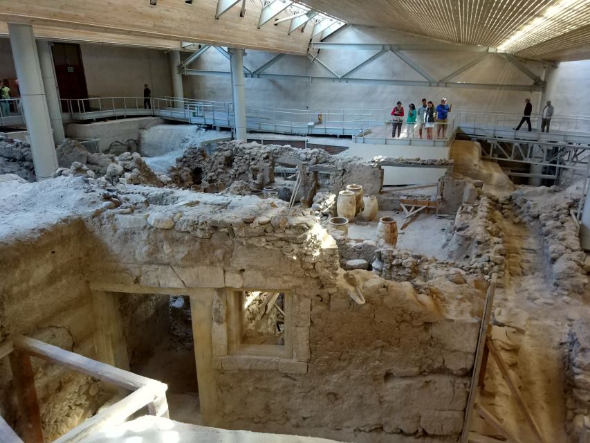 Santorini: Akrotiri Prehistoric City Guided Walking Tour - Group size and guide logistics: the one risk to plan around