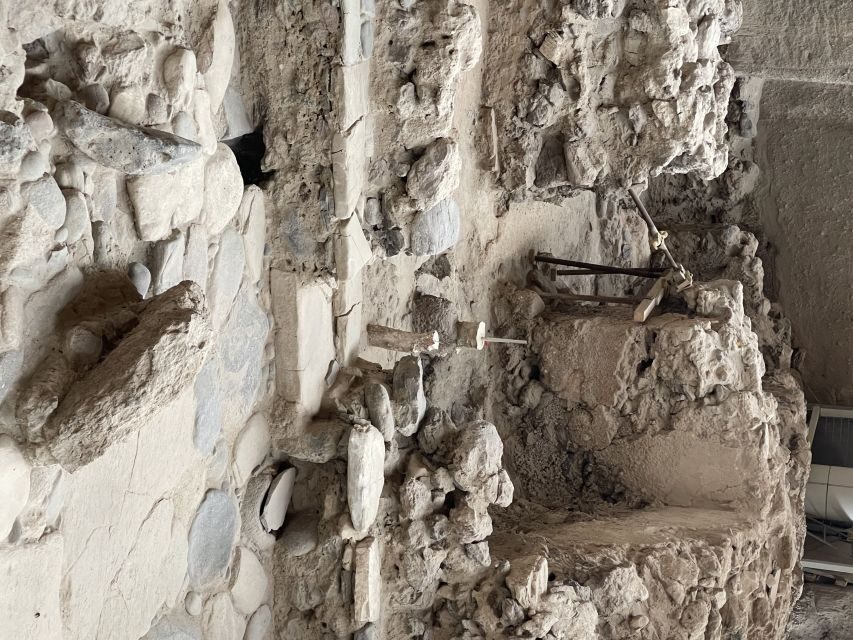 Santorini: Akrotiri Private Guided Tour with Hotel Pick-Up - A 4,000-year time capsule you can walk through