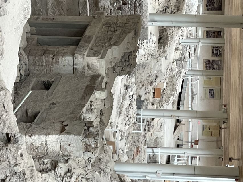 Santorini: Akrotiri Private Guided Tour with Hotel Pick-Up - Your 70 minutes with a real guide (and context that sticks)