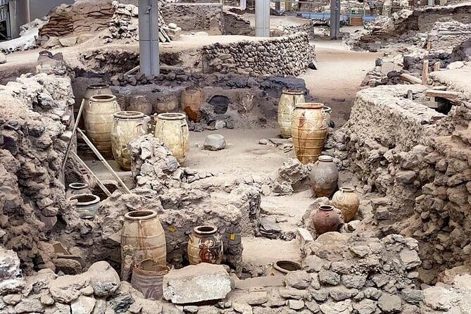 Santorini , Akrotiri tour by a licensed guide - Prehistoric Akrotiri: why this Santorini stop feels like time travel