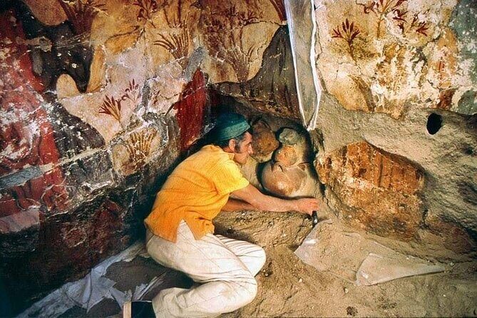 Santorini , Akrotiri tour by a licensed guide - The eruption story: why the ash burial preserved so much