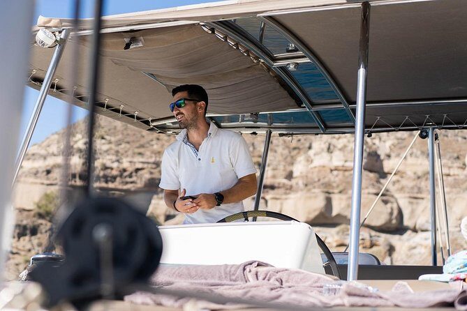 Santorini All-inclusive Catamaran Cruise with Thirassia Stop - Food, Open Bar, and How the Meal Fits the Day