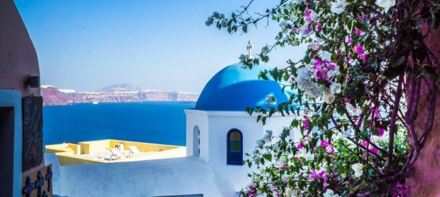 Santorini: Best Of Santorini Private Tour with a Local Guide - Oia: blue domes, big views, and a calmer start