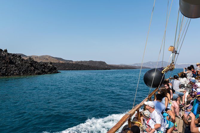 Santorini Caldera Cruise Tour (Volcano, Hot Springs, Thirassia) - The meeting point and day-of flow in plain terms