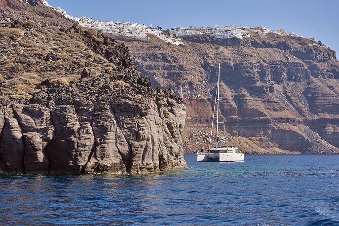 Santorini: Caldera Private Catamaran Cruise with Meal & Drinks - Your catamaran day on Santorini’s caldera (and why it’s worth the money)