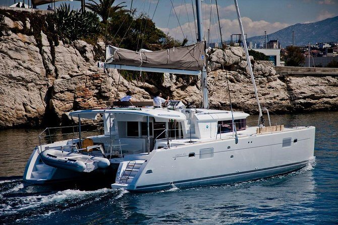 Santorini Caldera Sailing Tour with BBQ Lunch and Drinks - BBQ lunch at sea: seafood, steak, and unlimited drinks