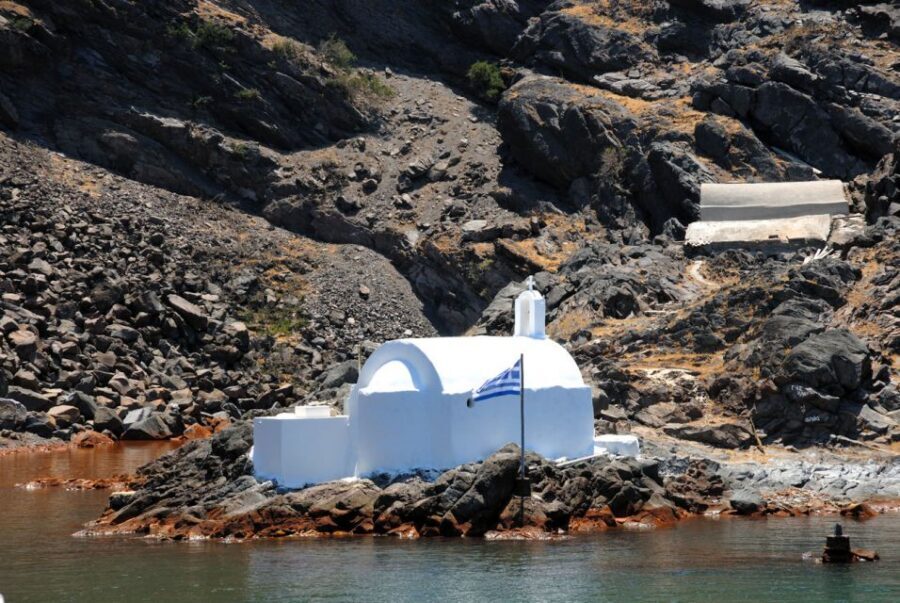 Santorini Caldera: Sunset Cruise with Dinner - From your hotel to Athinios: why timing and access matter
