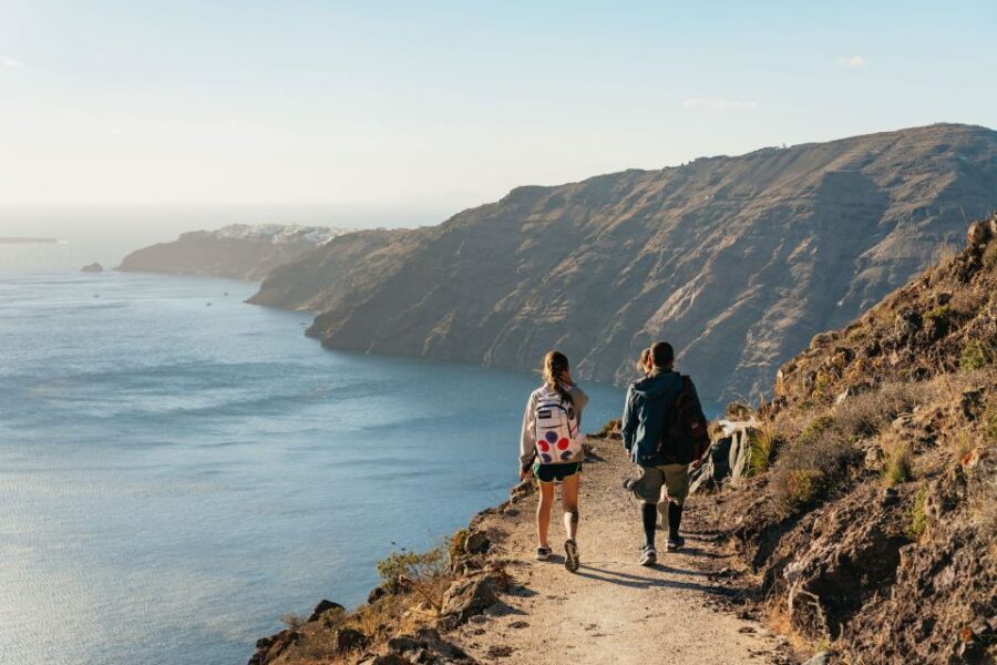 Santorini: Caldera Trail Guided Hike and Sunset Viewing - Guides and pacing: the difference between walking and a guided experience