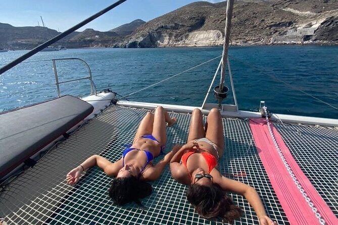 Santorini Catamaran Cruise – 5-Hour Private Sailing Experience - Lighthouse View From Sea (30 Minutes): A Photo Stop That Actually Feels Scenic
