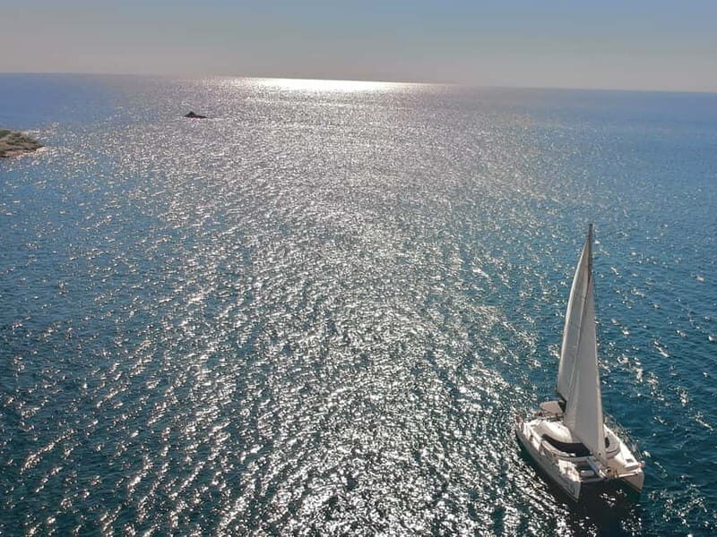 Santorini: Catamaran Cruise with Food and Drinks - White Beach: short photo stop, big reward for camera lovers