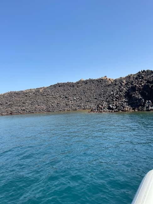 Santorini: Catamaran Cruise with Food and Drinks - Sailing back to Vlychada: calm, wind, and that end-of-day glow