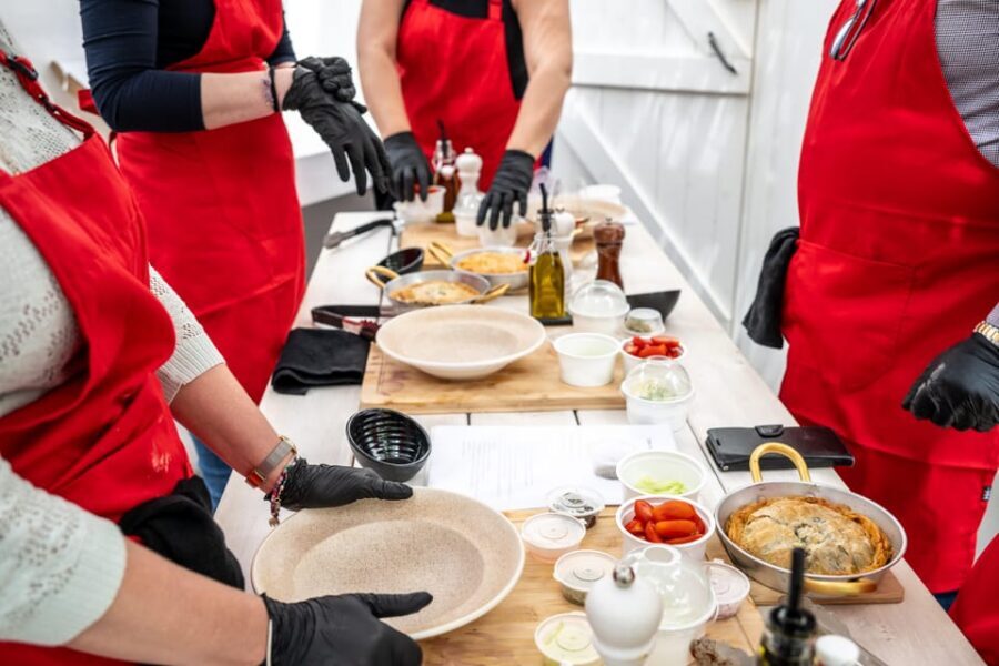 Santorini: Cooking Class with Lunch and Wine Tasting - Cooking by Kamari’s Black Beach: why this setting changes the whole class