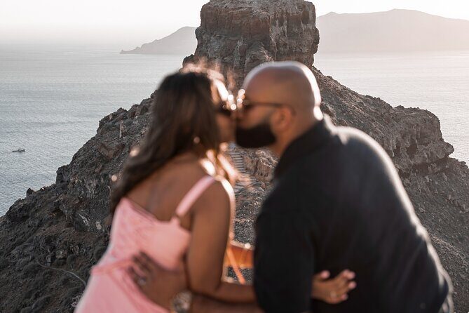 Santorini: Customized Private Photoshoot Walk in Oia - Photo Walk Tactics in Oia: Shortcuts, Vantage Points, and Crowd Control