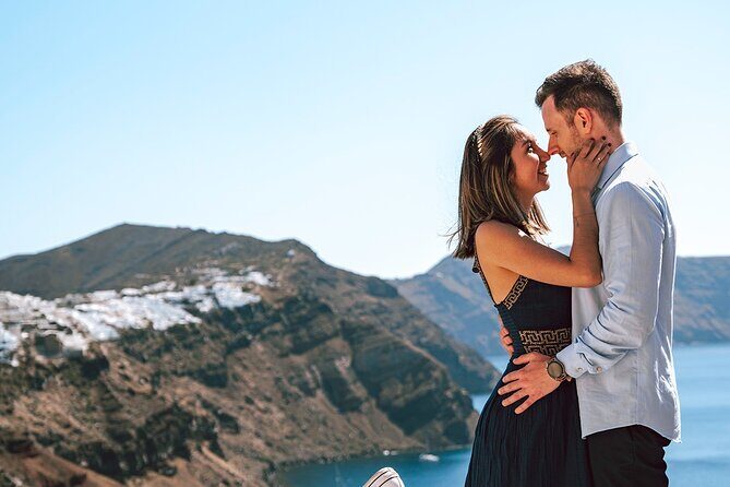 Santorini: Customized Private Photoshoot Walk in Oia - How Many Photos You Get, and What 15–50 Edited Images Means