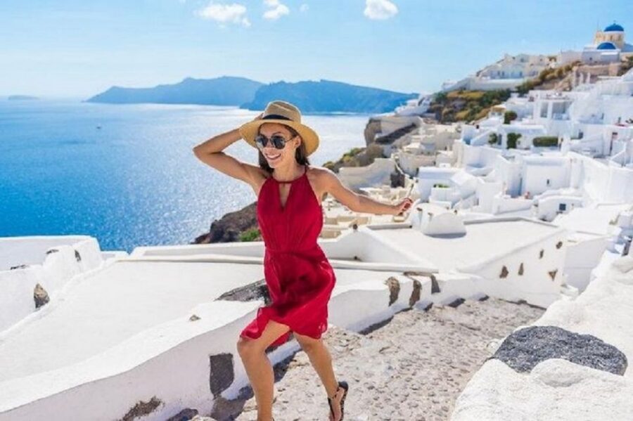 Santorini: Fira Town Walking Tour with Wine Tasting - White cobblestones, artisan stops, and that small-food rhythm