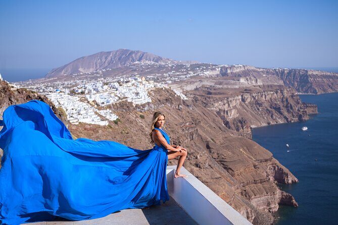 Santorini Flying Dress Photo Session Experience - The meeting point and your “walking photo tour” in one hour