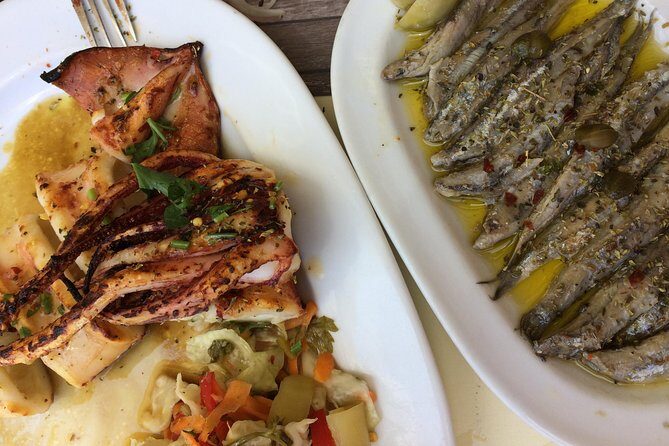 Santorini Food Tour: Fira Half-Day Small-Group Tour with Tastings - The tavern meal at midday: what you get, and how it should feel