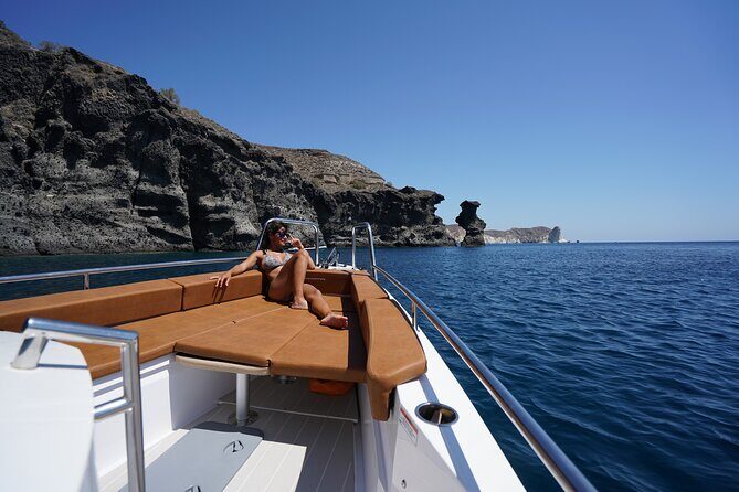 Santorini Half Day MotorCruiser Private Cruise incl. Meal,Drinks &Free Transport - Faros Lighthouse and Aspronisi: South-Coast Views Without the Fuss