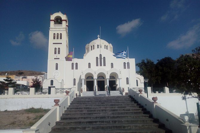 Santorini Highlights and Venetian Castles Small-Group Day Tour - Akrotiri Photo Stop: Caldera Views from the South Side