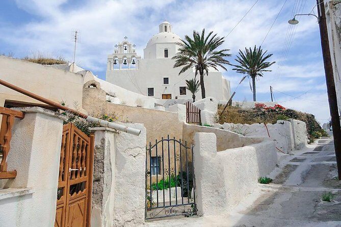 Santorini Highlights and Wine Tasting Private Tour - Oia: the caldera views and the classic photo angles