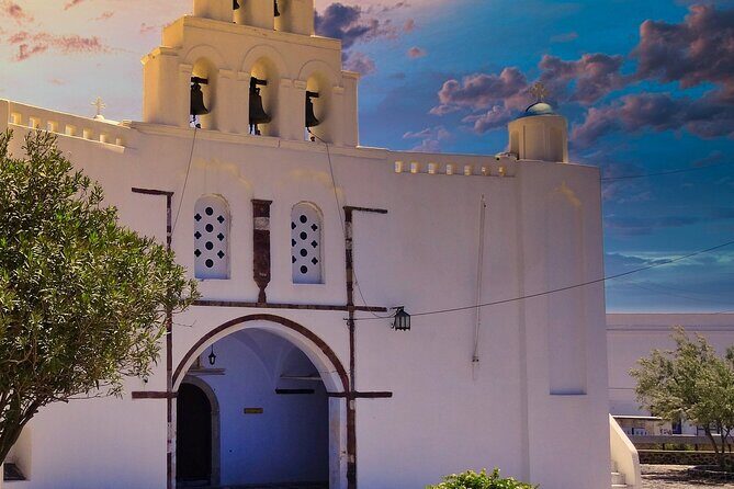 Santorini Highlights Small-Group Tour with Authentic Greek Lunch - Megalochori’s Quiet Streets: Traditional Village Time in the South