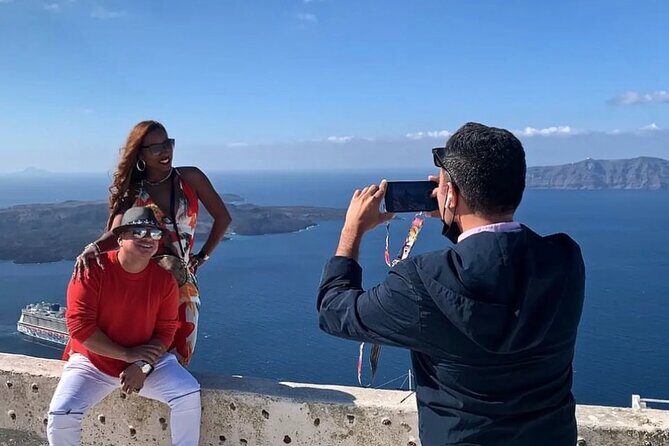 Santorini in 5 hours: Oia, Traditional Villages & Black Beach - Stop 2: Finikia and a calmer photo break before Oia