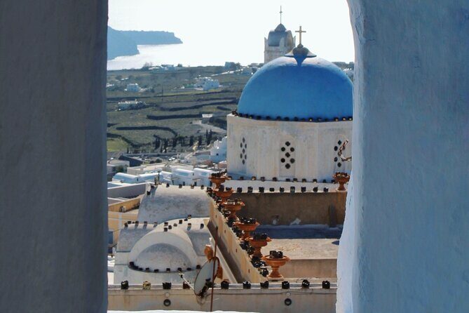 Santorini Instagram and TikTok Photo Spots Private Tour - Perissa Black Sand Beach: Photo Time and Beach Bar Meals