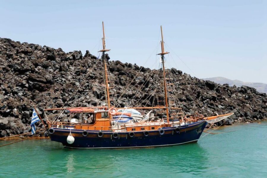 Santorini Island Bus Tour and Caldera Sunset Cruise - Food, Drinks, and What to Pack for a 12-Hour Loop