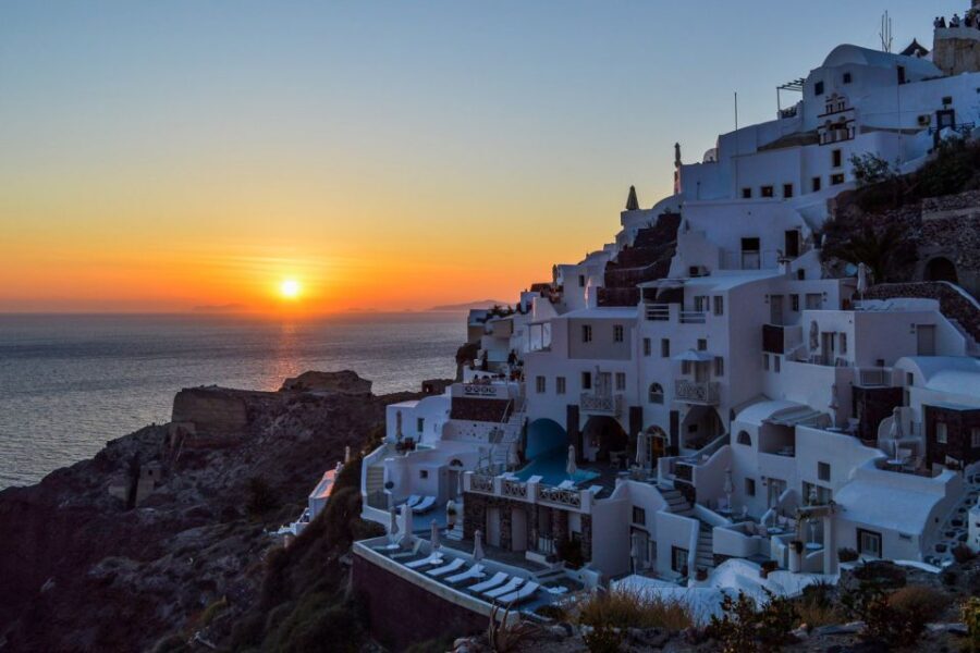 Santorini Island Bus Tour and Caldera Sunset Cruise - Ammoudi, the 300 Steps, and Ia Sunset: Timing the Climb
