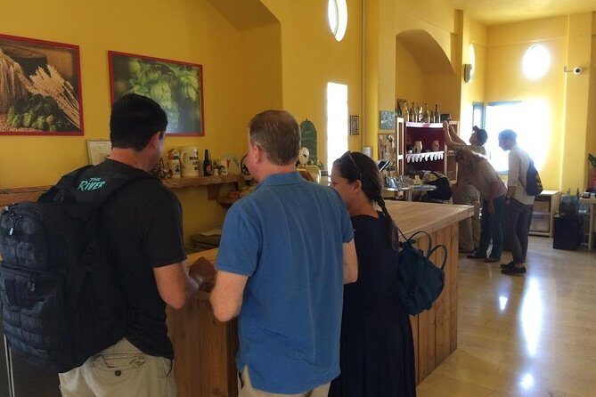 Santorini JTR Airport Transport & Transfer Services - Timing: 15 to 45 Minutes, Flight Changes, and Email Checks
