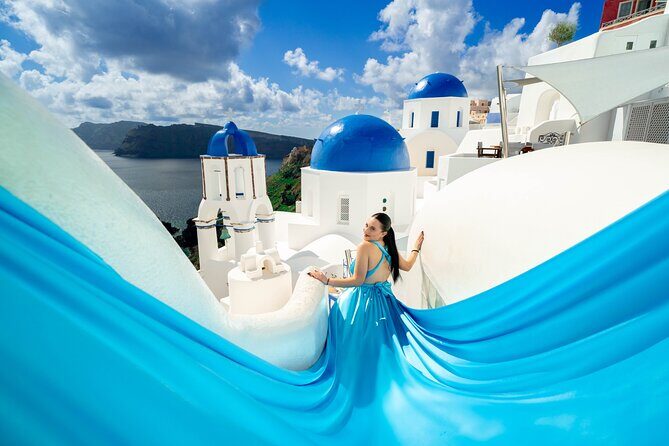 Santorini L.P. Photography Session - Entering Oia: Why this photo session starts where it matters