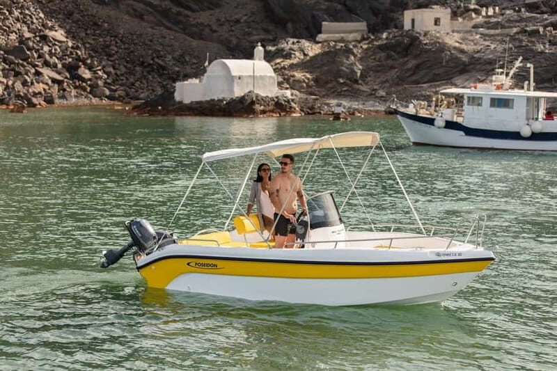 Santorini: license free boat in Santorini - How to plan your caldera route between Red and White Beach