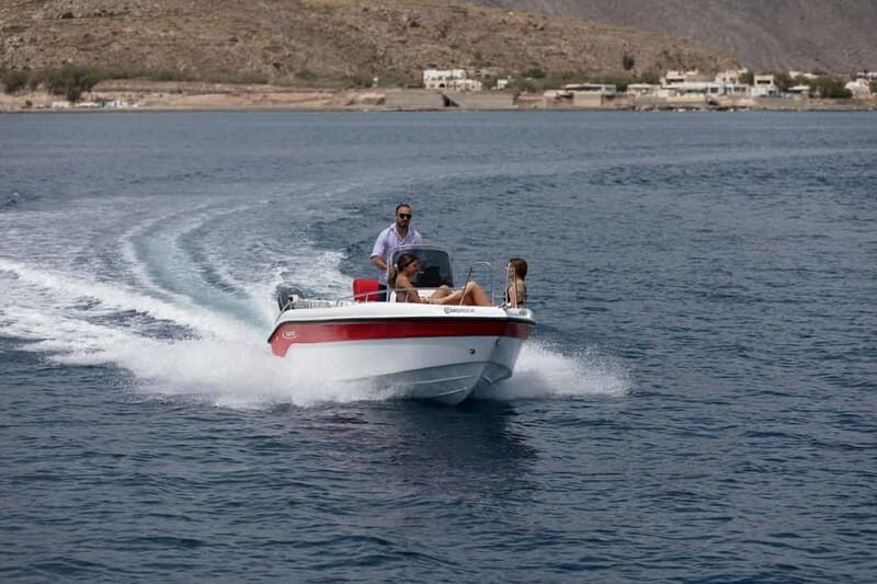 Santorini: license free boat in Santorini - Price and value: $305 per group (up to 5) for about half a day
