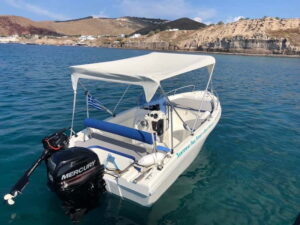 Santorini: License-Free Boat Rental with Ice, Water, & Fruit - Getting set up fast at the Notos hotel pier