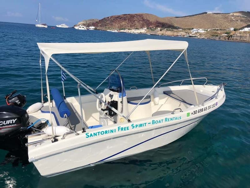 Santorini: License-Free Boat Rental with Ice, Water, & Fruit - Being captain of a private boat in the caldera