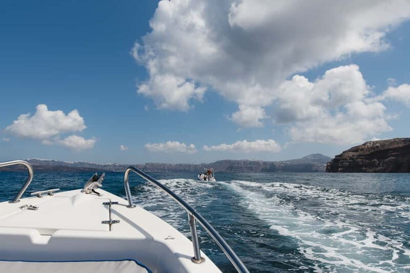 Santorini: License-Free Boat Rental with Ice, Water, & Fruit - Comfort details that make the 5 hours feel longer