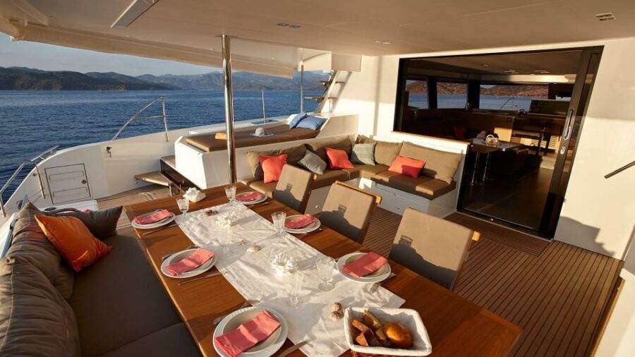 Santorini: Luxurious Catamaran Cruise with Meal & Open Bar - Why This Santorini Catamaran Cruise Feels Like Good Value