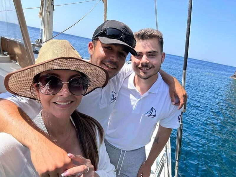 Santorini: Luxury Catamaran Cruise with Lunch, BBQ & Drinks - Best For: Who Should Book This Cruise