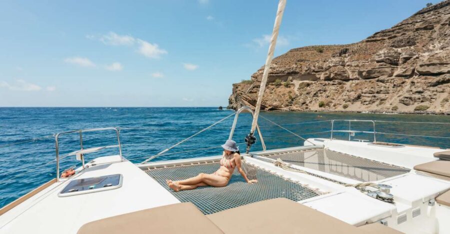 Santorini: Luxury Catamaran Day Trip with Meal and Open Bar - Key things that make this Santorini catamaran day trip work