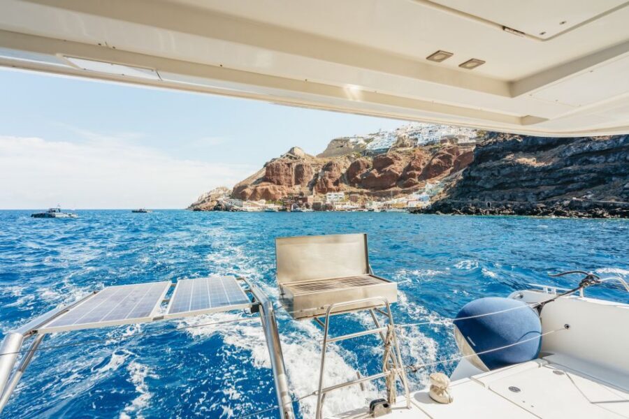 Santorini: Luxury Catamaran Day Trip with Meal and Open Bar - Morning vs sunset: which one fits your travel style